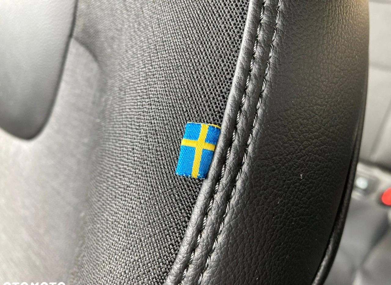 Volvo XC 60 cena 118900 przebieg: 141000, rok produkcji 2018 z Konstantynów Łódzki małe 529